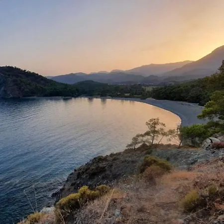 Stunning In With Seaview And Pool Олудениз