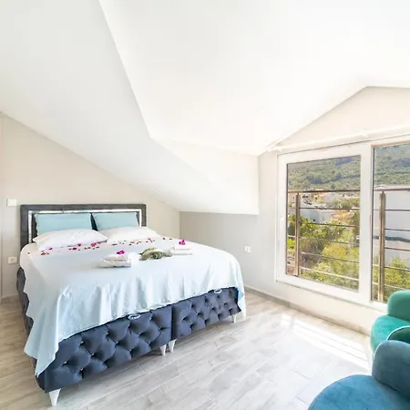 Stunning In With Seaview And Pool *