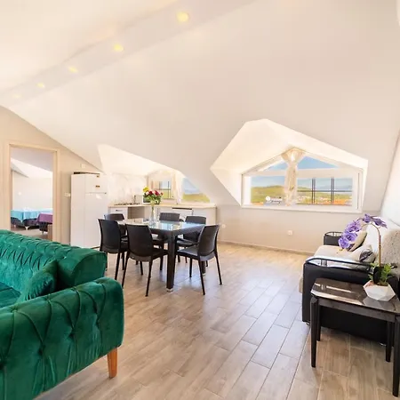 Апартаменты Stunning In With Seaview And Pool Олудениз