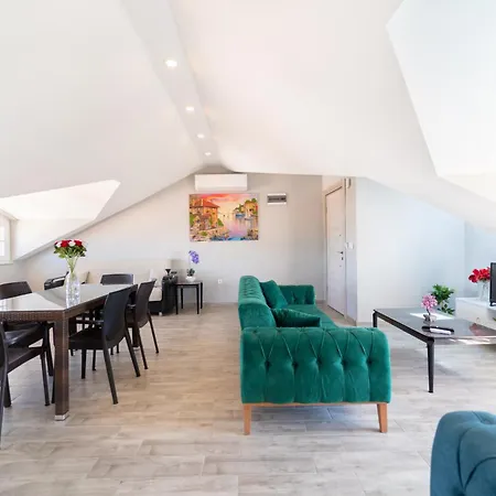 Stunning In With Seaview And Pool Олудениз