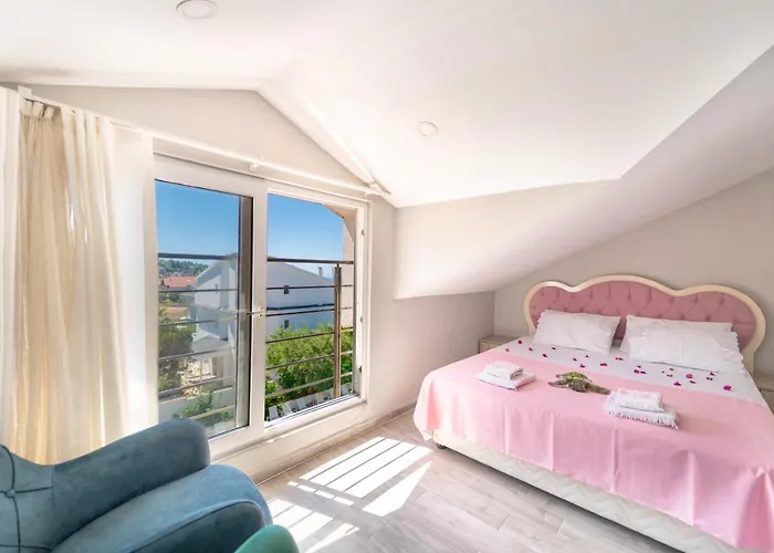Stunning In With Seaview And Pool Lejlighed *