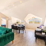 דירה Stunning In With Seaview And Pool אולודניץ