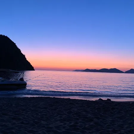 Stunning In With Seaview And Pool Apartman *