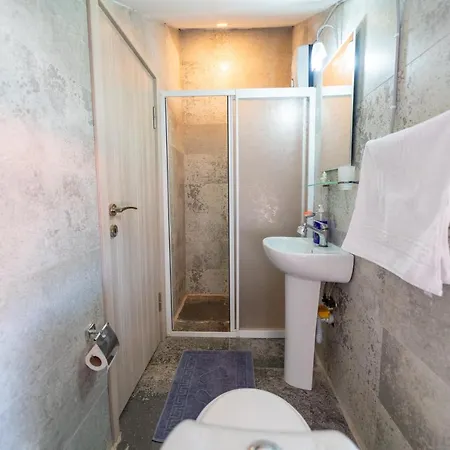 Apartman Stunning In With Seaview And Pool