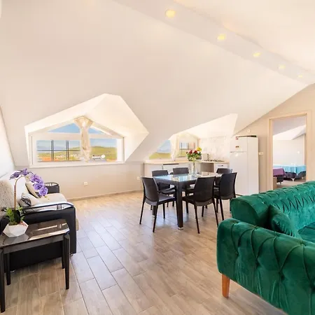 Stunning In With Seaview And Pool דירה *
