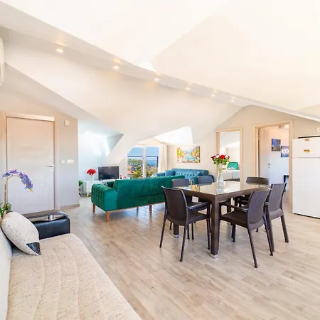 דירה Stunning In With Seaview And Pool