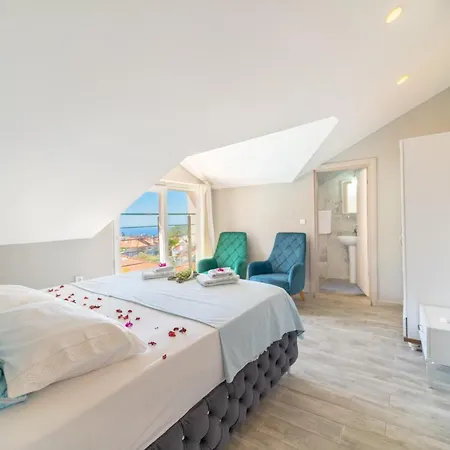 Stunning In With Seaview And Pool דירה *